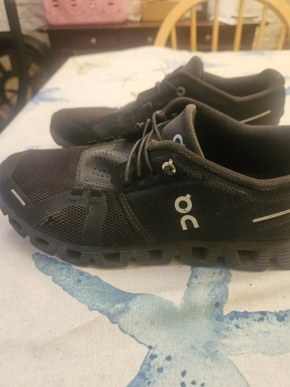 On Running Men's Black Athletic Cloud-Style Running Shoes. Excellent Condition!